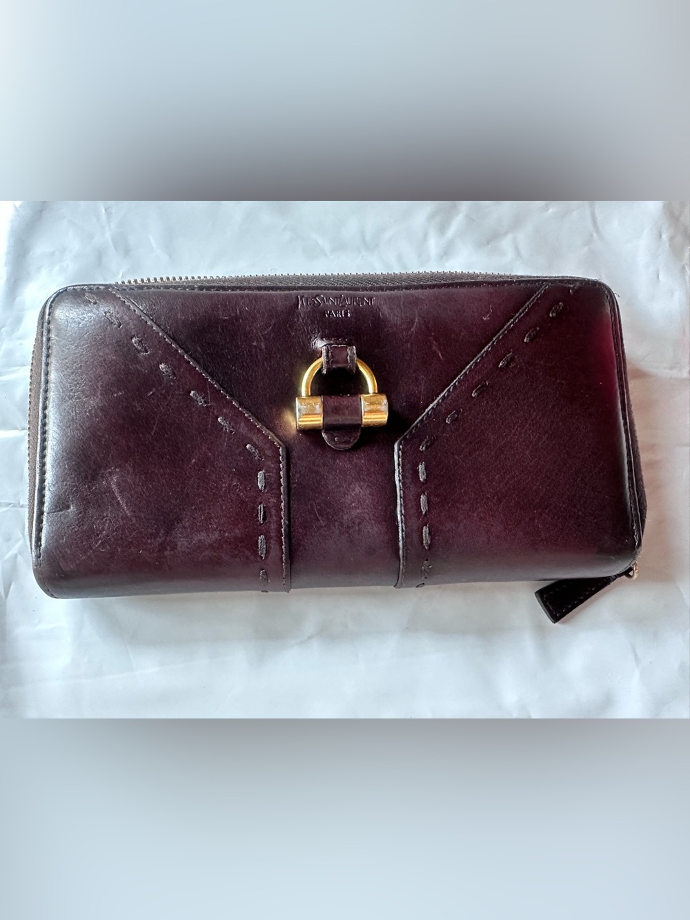 Yves Saint Laurent Muse round zipper wallet in burgundy leather - Picture 12 of 12